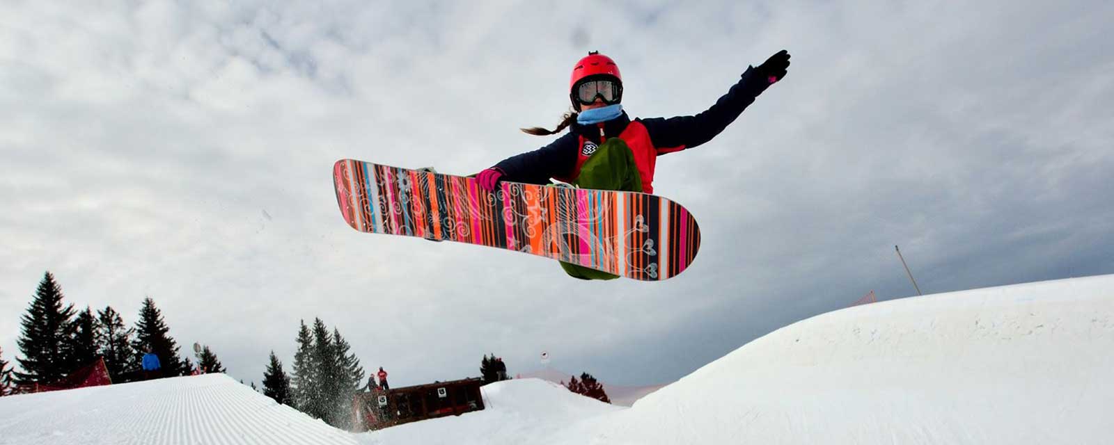 Maisie Potter - PGL Sponsored Athlete racing her snowboard